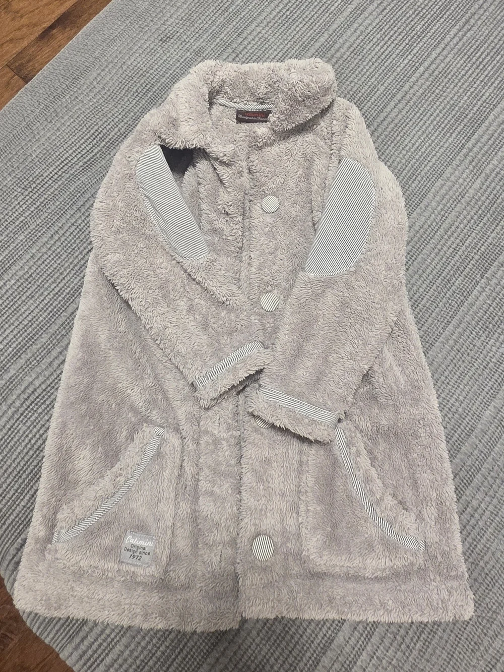 Cozy Kids Plush Button-Up Robe — Light Grey